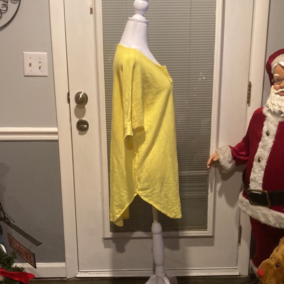 LIGHTLY LOVED SZ XL (FITS MORE LIKE 2X) RAVEL BANANA YELLOW SCOOP NECK BLOUSE - Picture 6 of 7